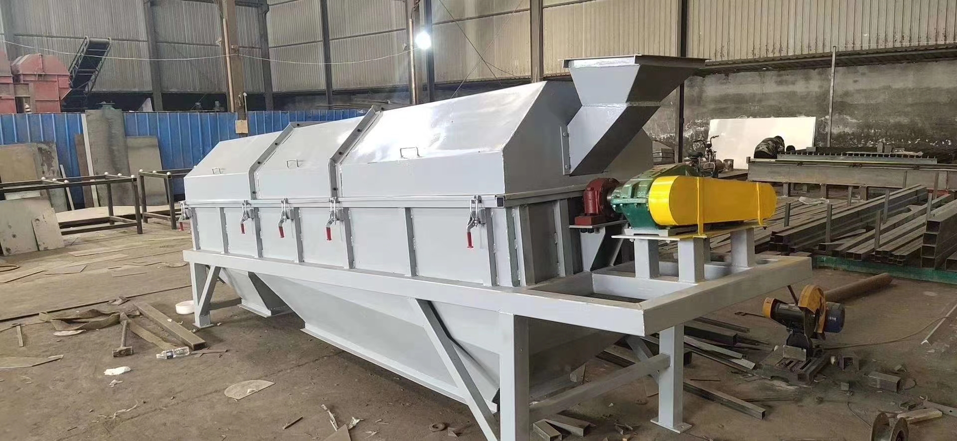 选购滚筒筛需要注意的细节(<a href='http://www.guntongshaishaji.com' title='滚筒筛' target='_blank'>滚筒筛</a>多少钱一台) 选购滚筒筛需要注意的细节(滚筒筛多少钱一台)